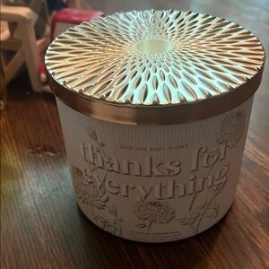 Bath & Body Works Gold and White Candle in sugared lemonade new